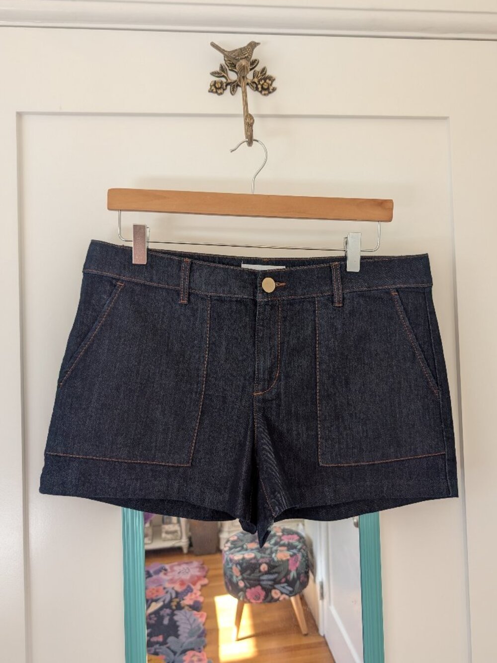 NWT LOFT Jean Shorts in Size 29 / 8